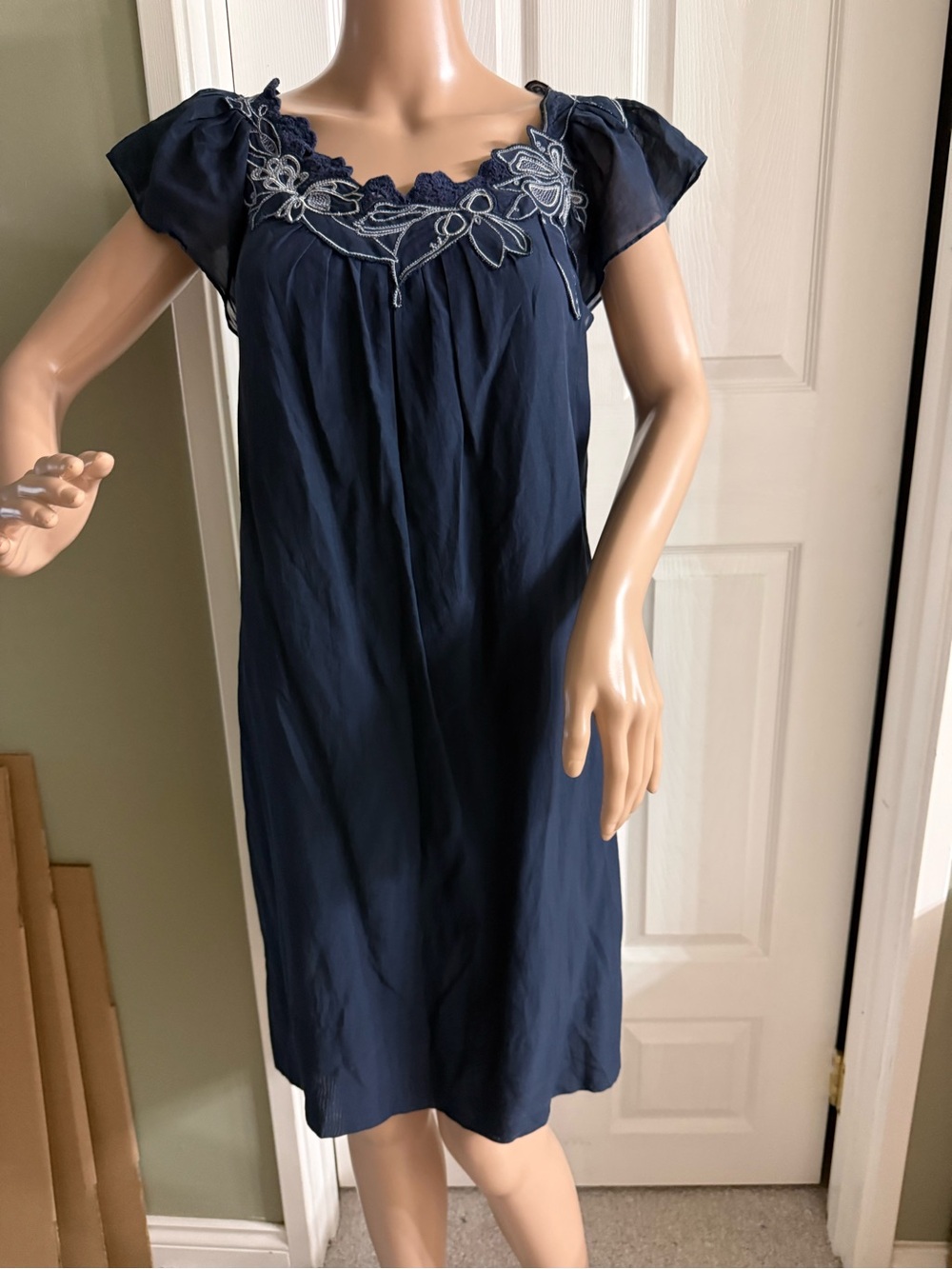BCBG MAXAZRIA Size 8 Navy Blue Embroidered Silk Blend Mini Shift Dress